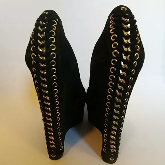 Elegant Black Wedge Shoes - Picture 2 of 5